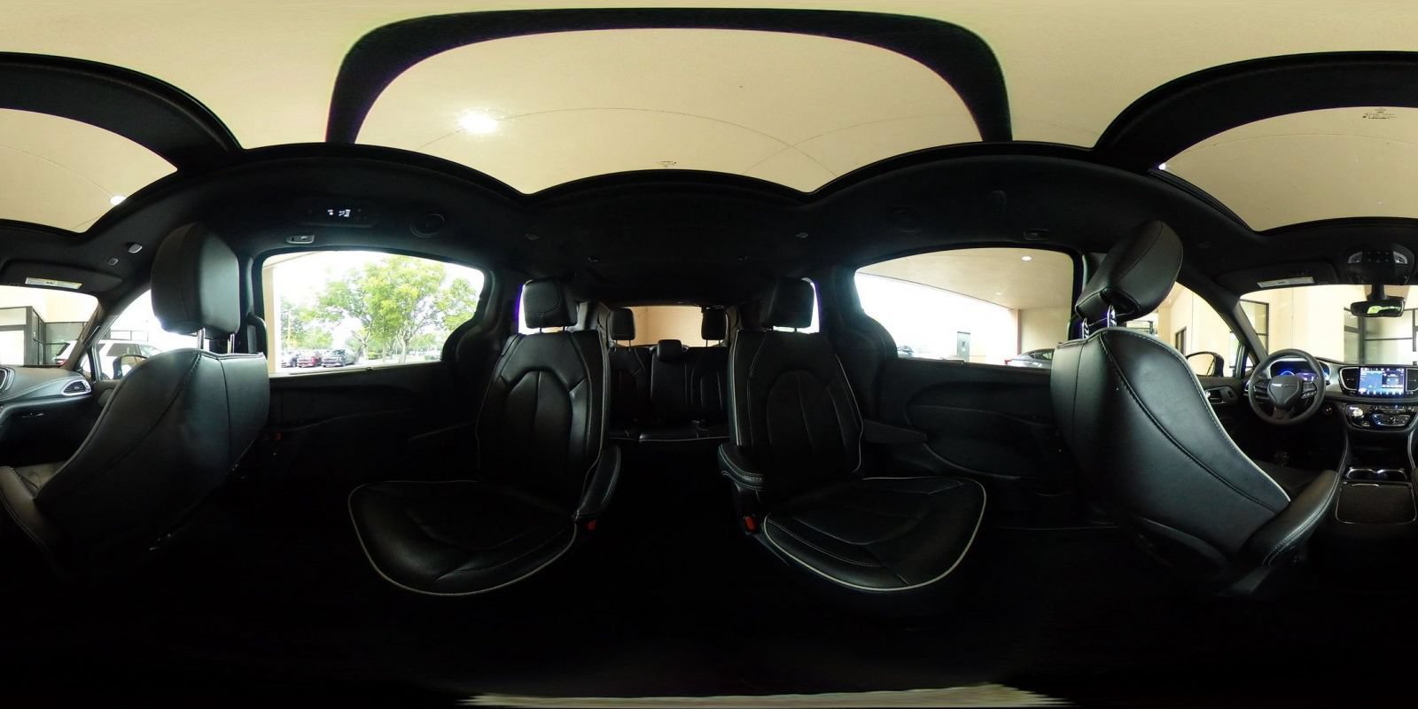 Used 2025 Chrysler Pacifica Limited FWD image 56