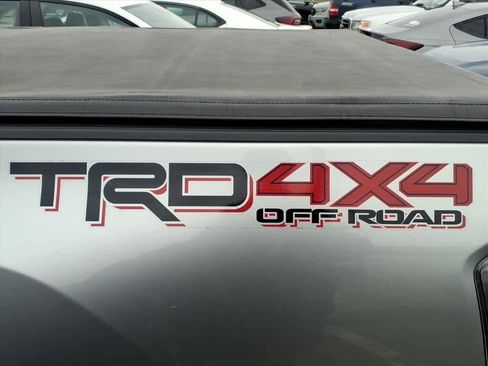 Used 2022 Toyota Tacoma TRD Off-Road image 10