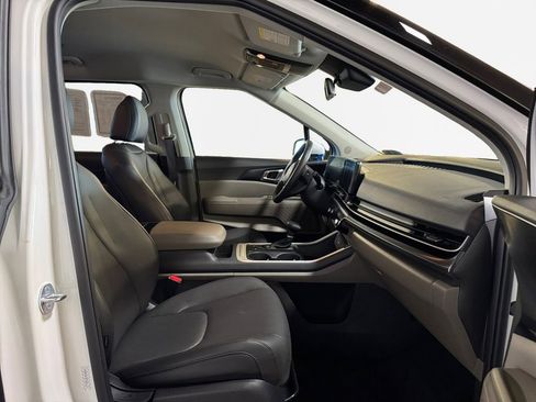 Certified 2026 Kia Carnival FWD image 26