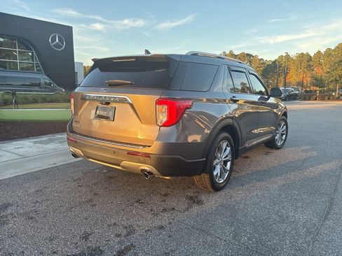 Used 2022 Ford Explorer Limited RWD image 4