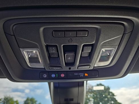 Used 2019 Chevrolet Silverado 1500 High Country image 33