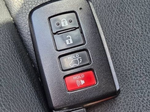 Used 2018 Toyota RAV4 Limited AWD/4WD image 37
