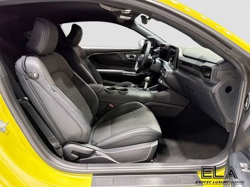 Used 2025 Ford Mustang Coupe RWD image 34