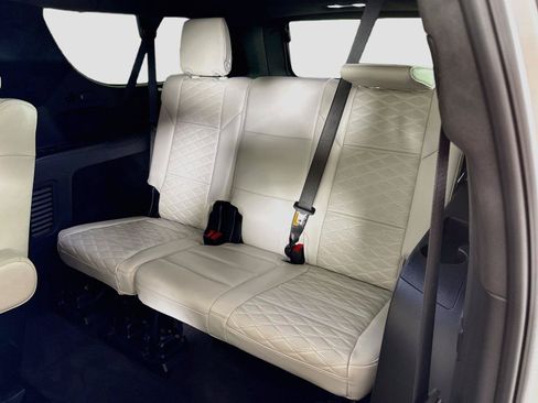 Used 2025 Cadillac Escalade ESV V AWD/4WD image 29