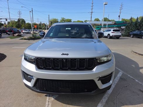 Certified 2024 Jeep Grand Cherokee Limited w/ Luxury Tech Group II AWD/4WD image 5