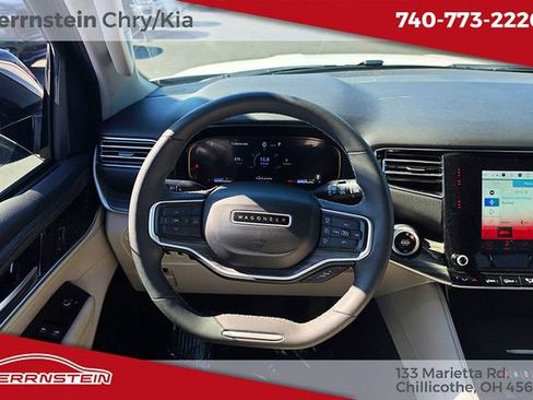 Used 2024 Jeep Wagoneer L Series II w/ Flexible Seating Group AWD/4WD image 9