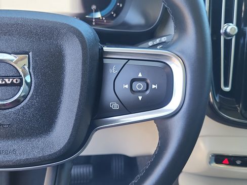 Certified 2023 Volvo XC40 B5 Plus w/ Protection Package Premier image 15