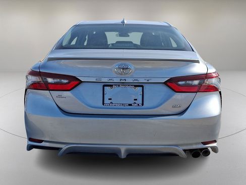 Used 2021 Toyota Camry SE image 9