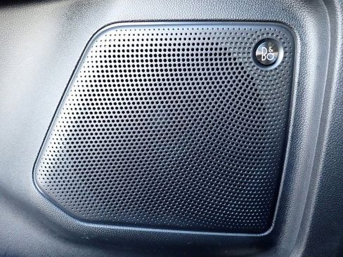 Certified 2025 Ford Escape Platinum w/ Premium Technology Package image 22