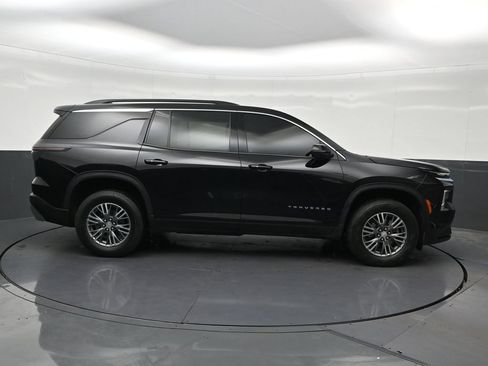 Used 2025 Chevrolet Traverse LT w/ Driver Confidence Package FWD image 7