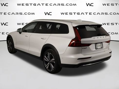 Used 2026 Volvo V60 B5 Cross Country Plus AWD/4WD image 42