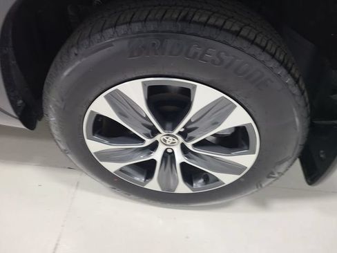 Certified 2026 Toyota Highlander XLE AWD/4WD image 16