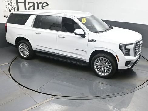 Used 2025 GMC Yukon XL Denali AWD/4WD image 37