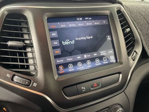 Used 2019 Jeep Cherokee Trailhawk w/ Cold Weather Group AWD/4WD image 7