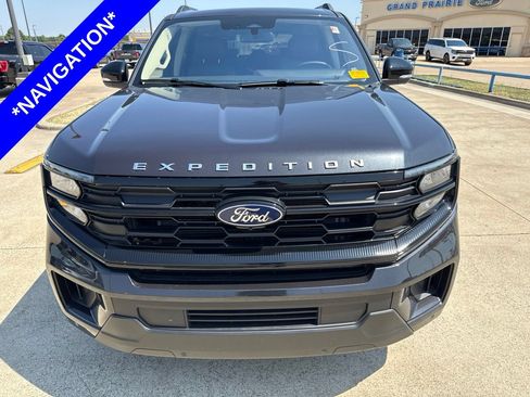 Used 2025 Ford Expedition Active AWD/4WD image 2
