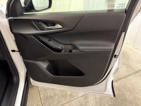 Used 2025 Chevrolet Equinox LT FWD image 30