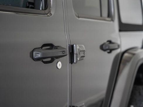 Used 2024 Jeep Wrangler Unlimited Sahara w/ Technology Group AWD/4WD image 48