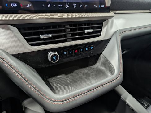 Used 2025 Ford Explorer Active image 26