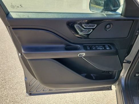 Used 2024 Lincoln Aviator Reserve AWD/4WD image 11
