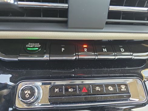 New 2026 Lincoln Corsair Premiere image 24