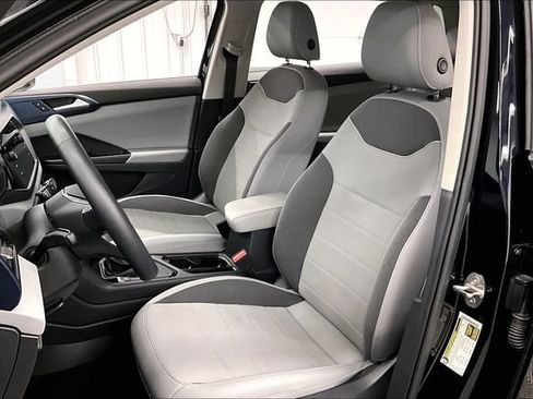 Used 2023 Volkswagen Taos SE w/ Panoramic Sunroof Package FWD image 24