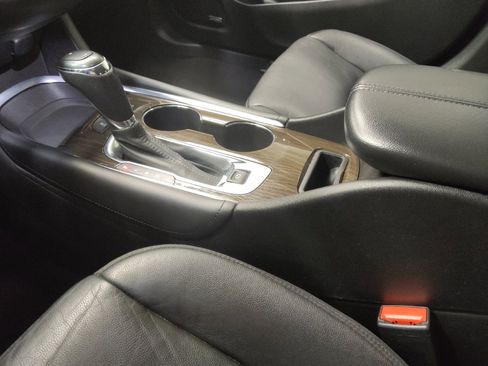 Used 2017 Chevrolet Malibu Premier w/ Driver Confidence Package image 26