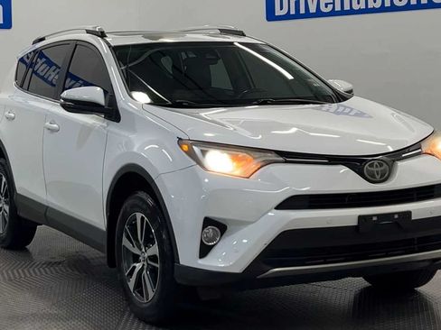 Used 2016 Toyota RAV4 XLE w/ Convenience Package AWD/4WD image 2
