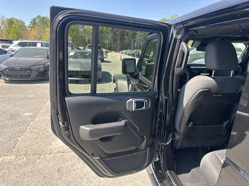 Used 2025 Jeep Wrangler Unlimited Rubicon w/ Convenience Group image 25
