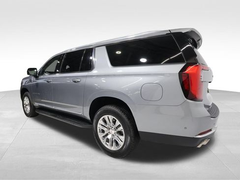 Used 2025 GMC Yukon XL Denali AWD/4WD image 2