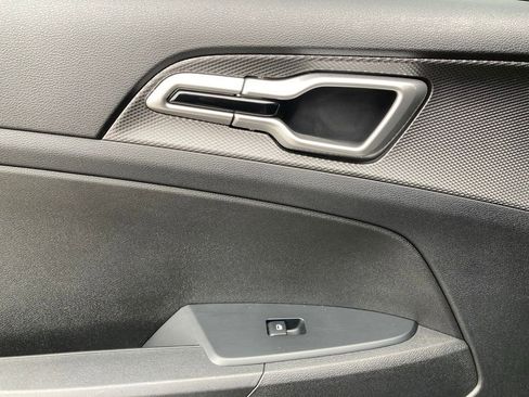 Used 2025 Kia Sportage LX image 11