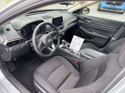 Used 2025 Nissan Altima 2.5 SV image 10