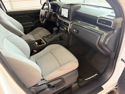 Used 2025 Toyota Tacoma SR5 AWD/4WD image 28