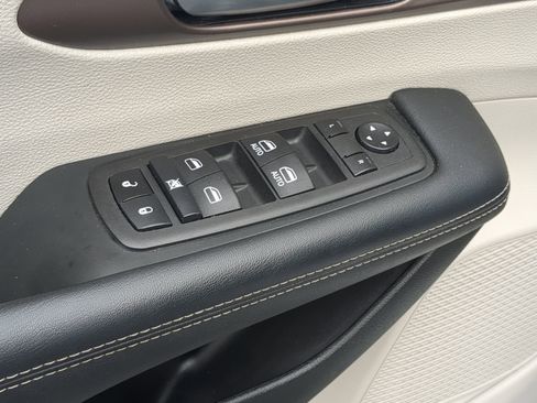 Used 2023 Chrysler Voyager LX FWD image 15