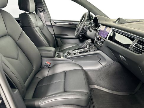 Certified 2026 Porsche Macan image 28