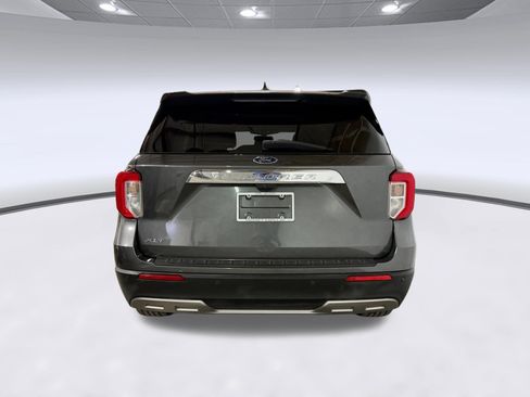 Used 2020 Ford Explorer XLT w/ Equipment Group 202A AWD/4WD image 9