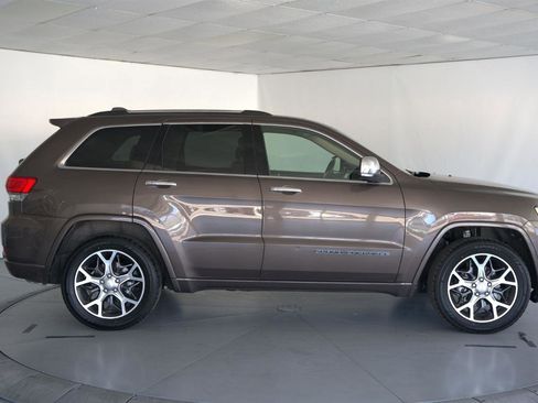 Used 2019 Jeep Grand Cherokee Overland AWD/4WD image 8
