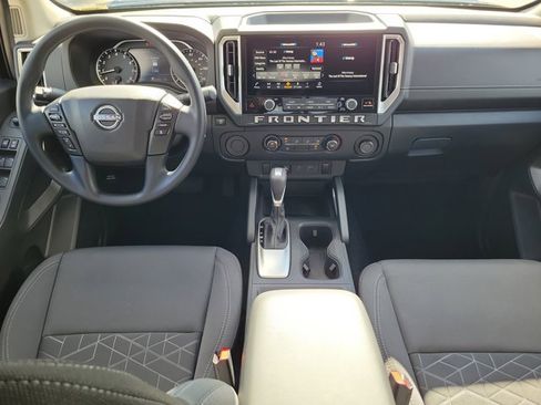 Certified 2025 Nissan Frontier SV image 17
