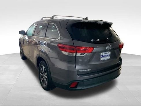Used 2019 Toyota Highlander XLE image 2
