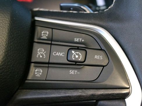 Used 2023 Jeep Grand Cherokee L Limited AWD/4WD image 24