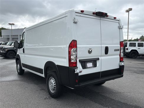 Used 2025 RAM ProMaster 2500 w/ Convenience Group FWD image 8