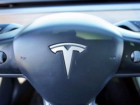 Used 2023 Tesla Model 3 Standard Range image 38