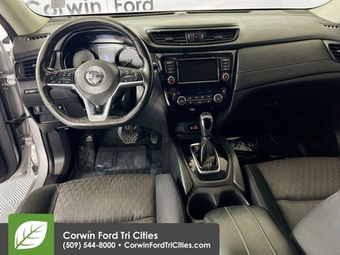 Used 2018 Nissan Rogue SV image 25