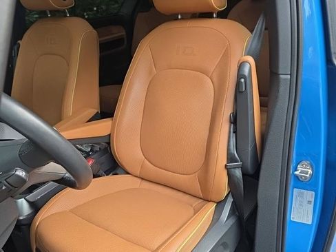 Used 2025 Volkswagen ID. Buzz Pro S Plus w/ Cupholders Package AWD/4WD image 5