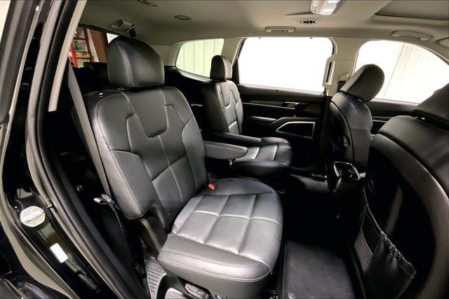 Used 2024 Kia Telluride EX w/ EX Captain's Chair Package AWD/4WD image 27