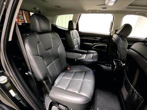 Used 2024 Kia Telluride EX w/ EX Captain's Chair Package AWD/4WD image 27