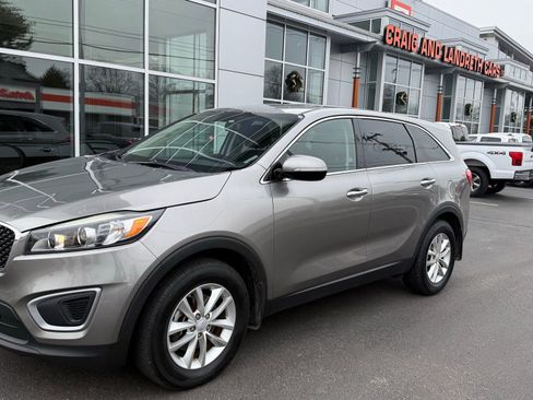 Used 2017 Kia Sorento L image 2