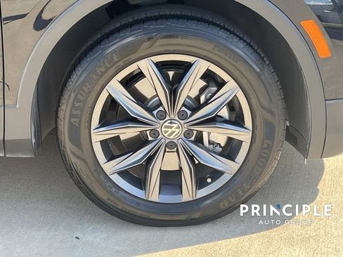 Used 2023 Volkswagen Tiguan SE FWD image 4