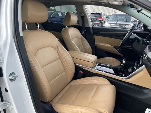 Used 2020 Kia Cadenza Limited image 27