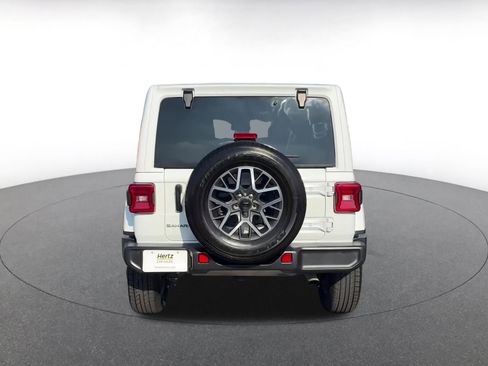 Used 2025 Jeep Wrangler Sahara image 12