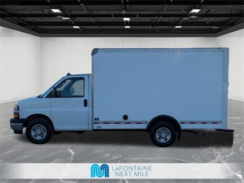 Used 2022 Chevrolet Express 3500 w/ Power Convenience Package image 2